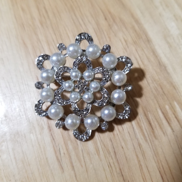 Jewelry - 🌹Mint 4 Silver and Gold Tone Brooches NWT